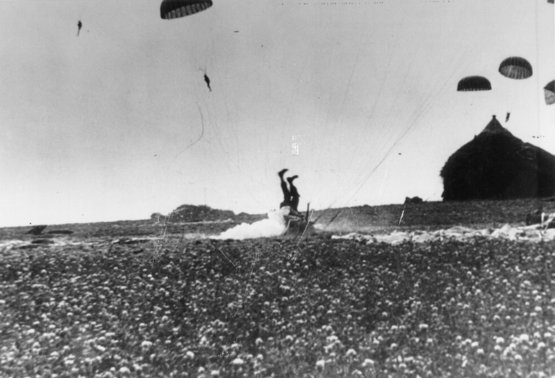 Illustration for article titled Beginning of the End: Scenes from the Allied Invasion of Europe